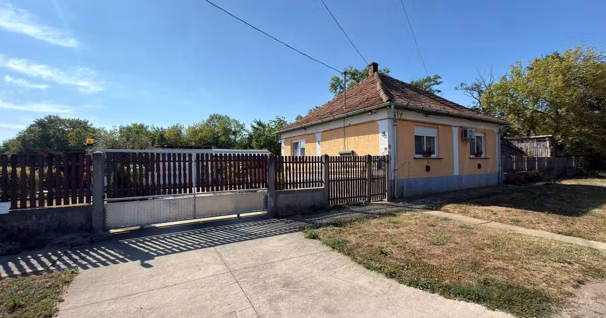 Casă individuală de vânzare cu 4 camere, mobilată în Carei