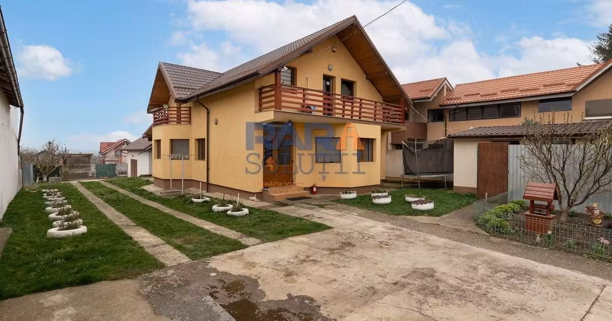 Casă individuală de vânzare cu 4 camere, mobilată în Roman