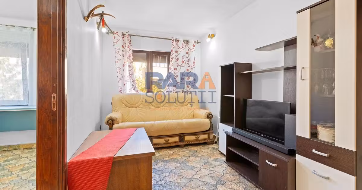 Apartament de vânzare cu 3 camere, mobilat în Roman