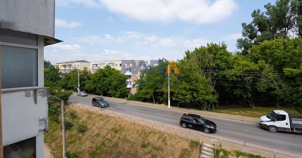 Apartament de vânzare cu 3 camere, mobilat în Roman