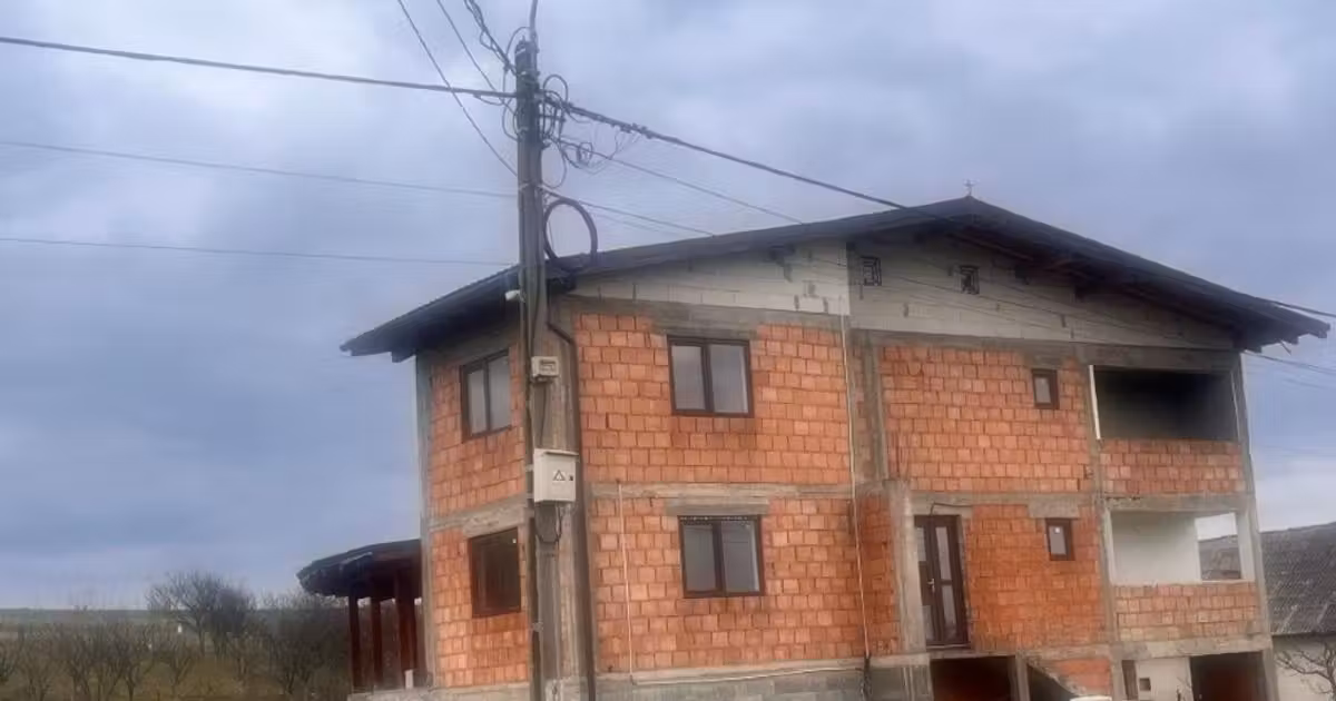 Casă individuală de vânzare cu 5 camere în Huedin