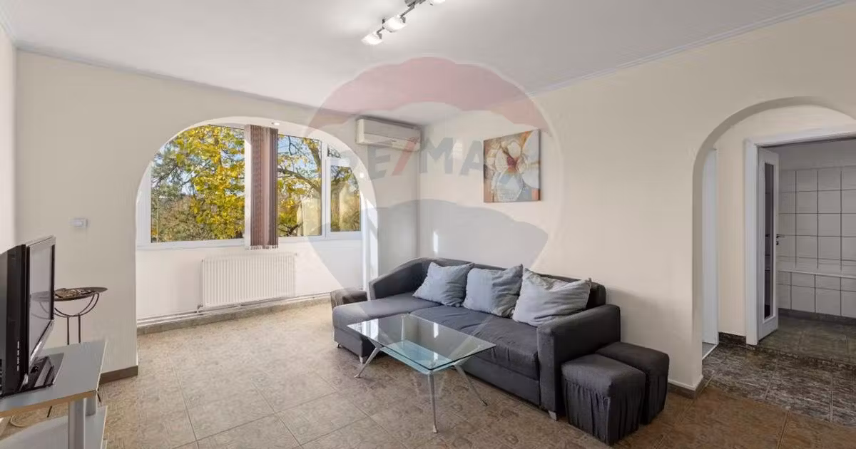 Apartament de vânzare cu 3 camere, mobilat în zona Podgoria, Arad