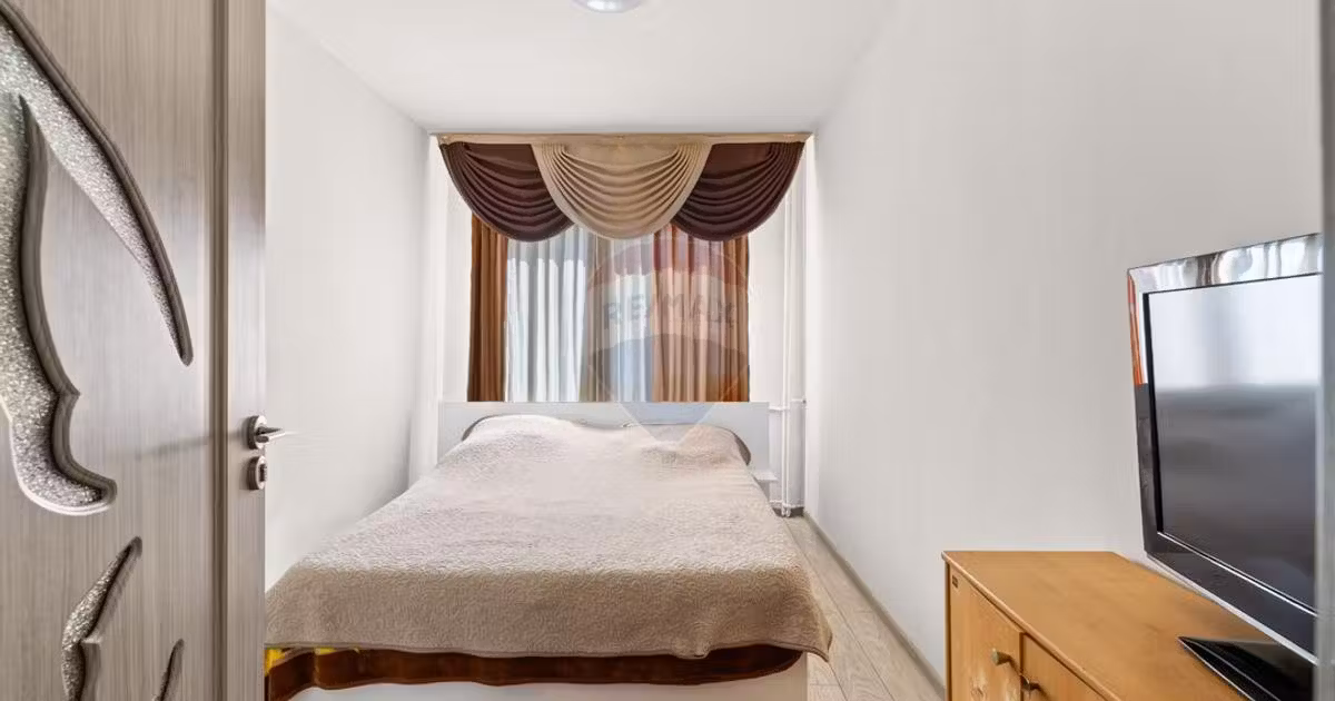 Apartament de vânzare cu 3 camere, mobilat în zona Aurel Vlaicu, Arad