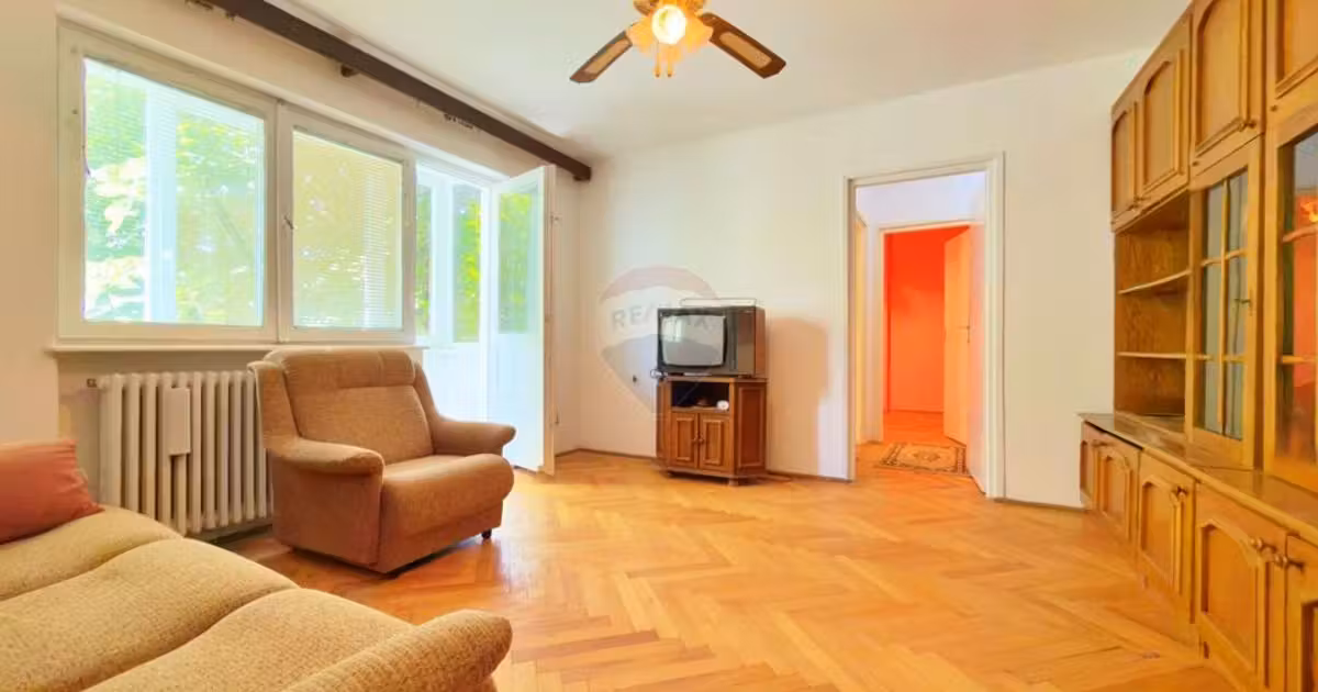 Apartament de vânzare cu 2 camere în zona Podgoria, Arad