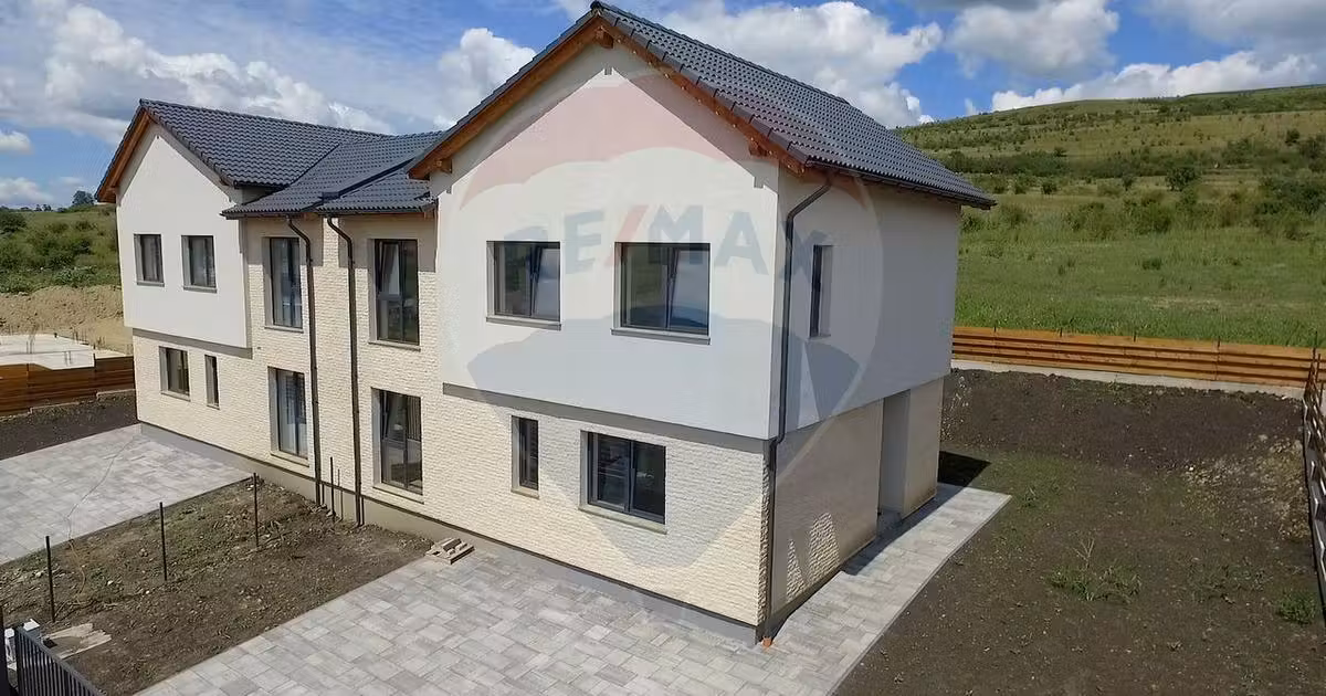 Duplex de vânzare cu 4 camere în Chinteni