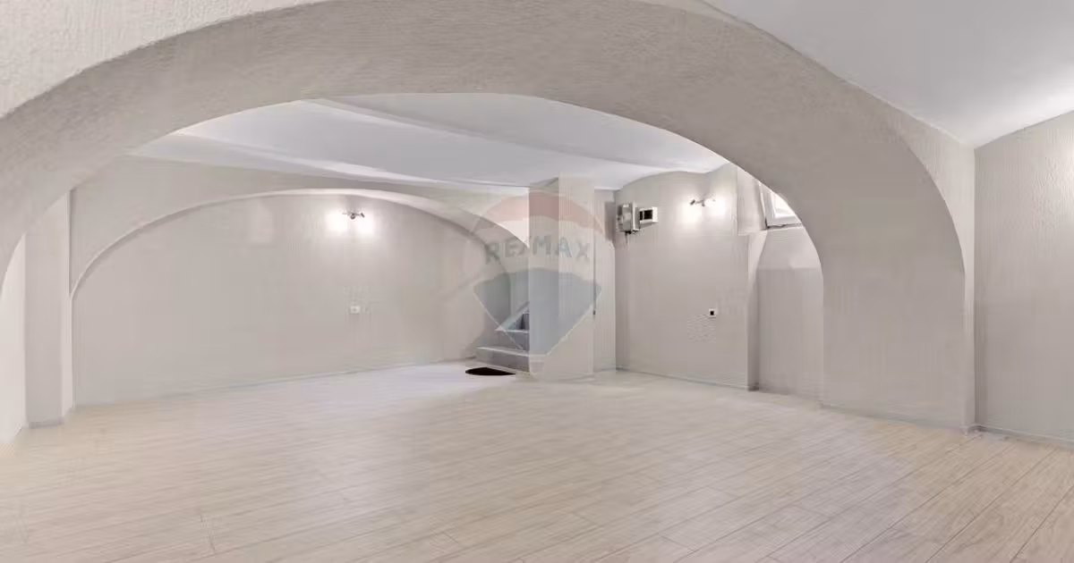 Spațiu comercial de vânzare de 56 mp, în zona Central, Arad