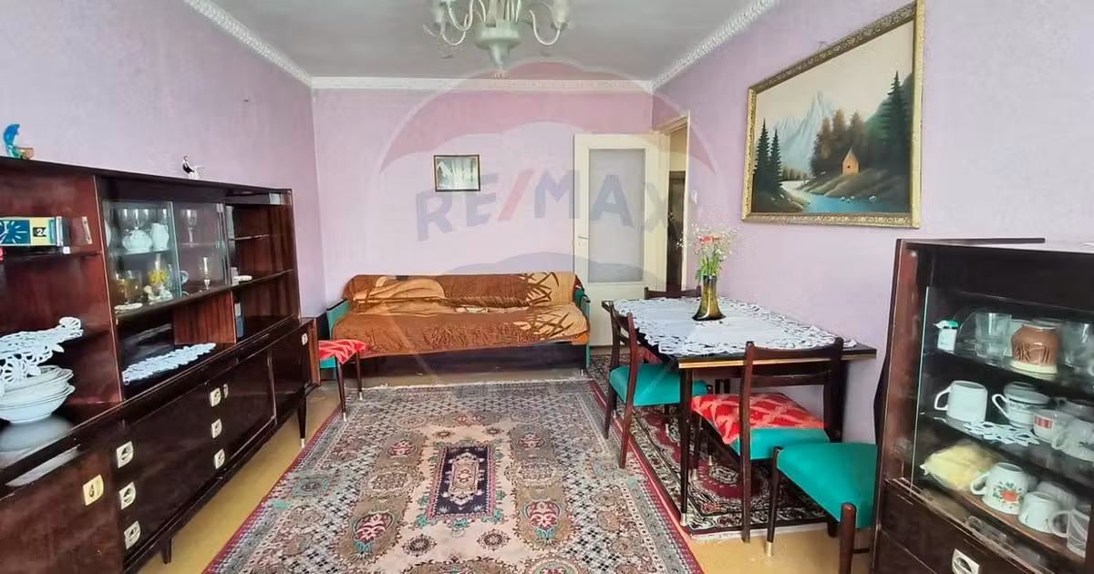 Apartament de vânzare cu 3 camere în zona Micro 17, Galați