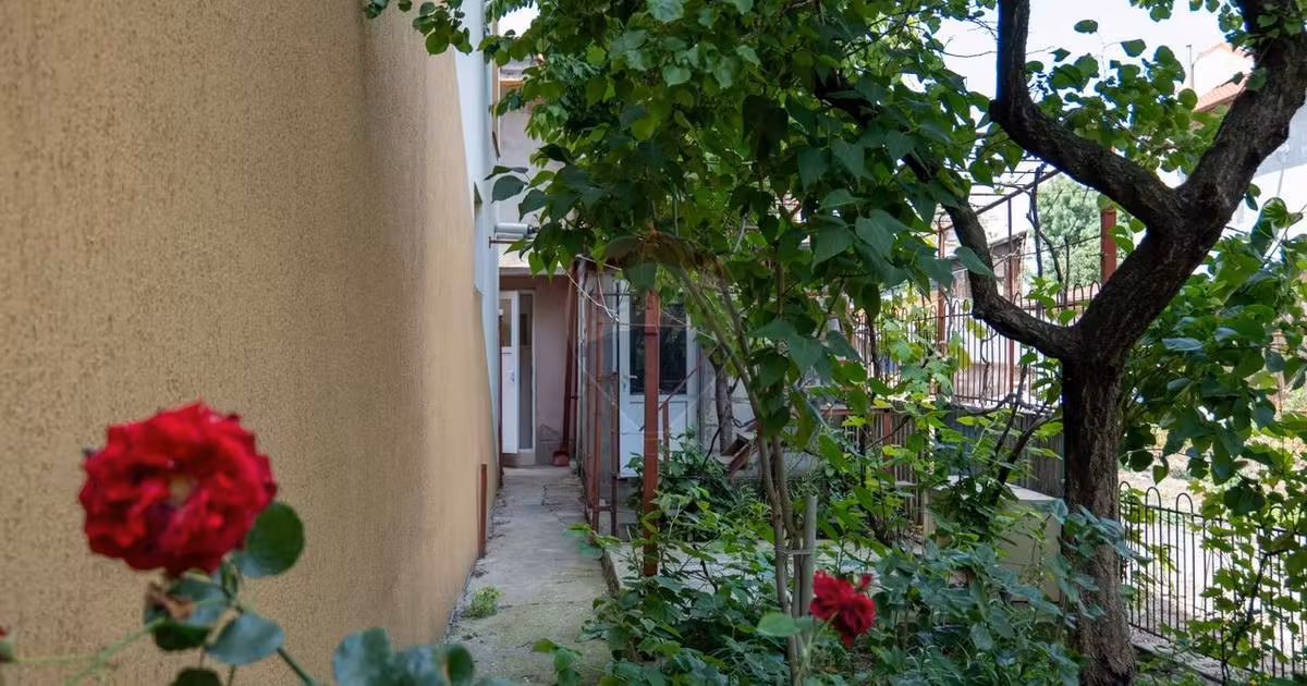 Casă de vânzare cu 4 camere în zona Andronache, Sector 2