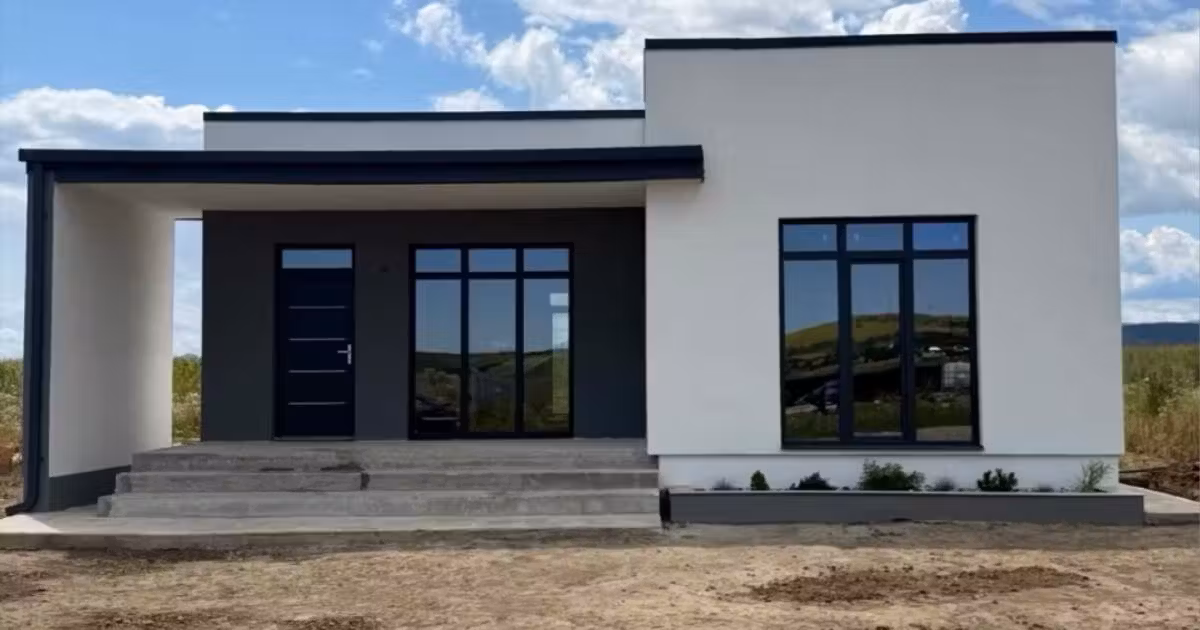 Casă individuală de vânzare cu 3 camere în Dumbrava Roșie