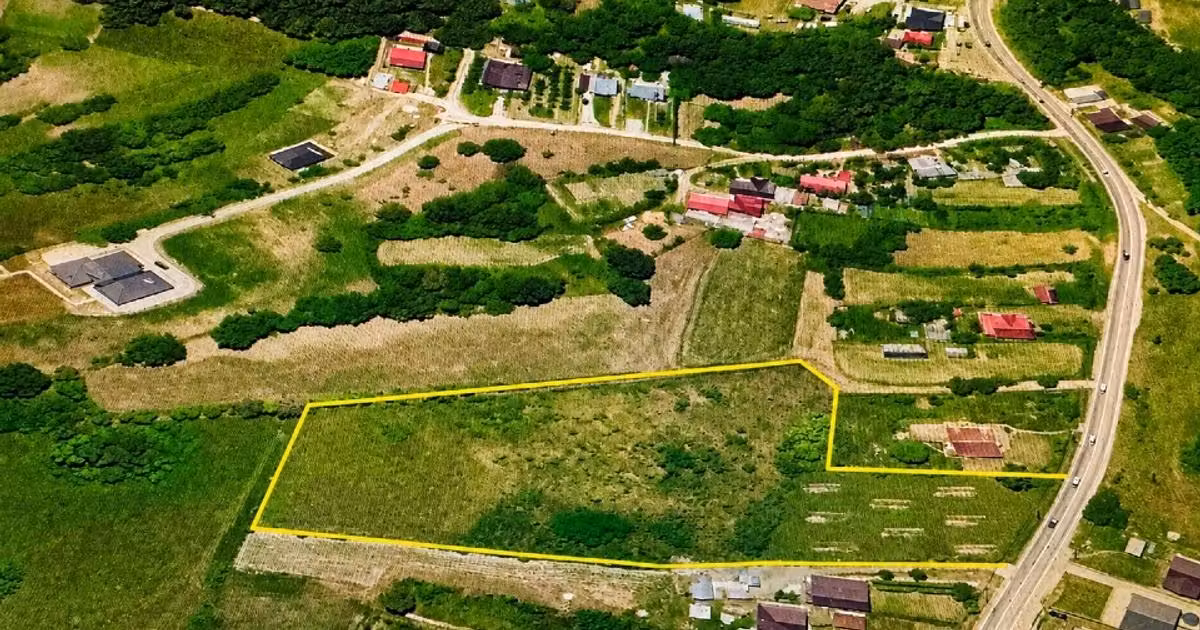 Teren Construcții intravilan de vânzare de 9300 mp, în Curtea de Argeș