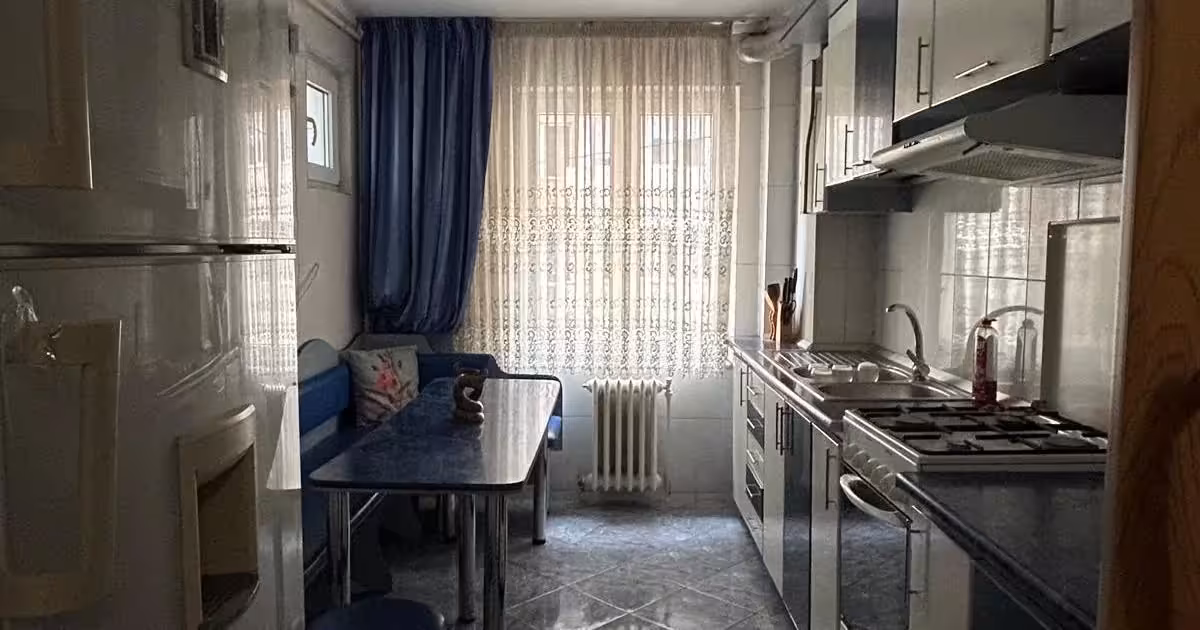 Apartament de vânzare cu 3 camere în zona Central, Piatra-Neamț