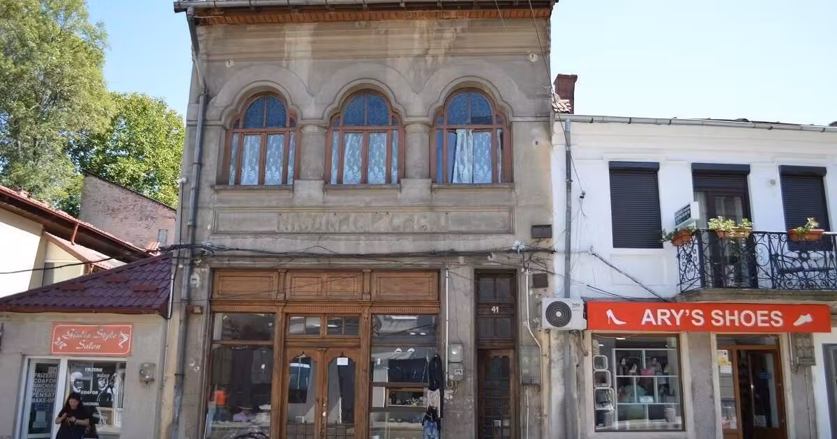 Casă individuală de vânzare cu 10 camere în Curtea de Argeș