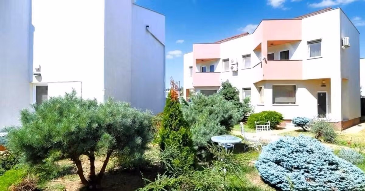 Duplex de vânzare cu 4 camere, mobilat în Năvodari