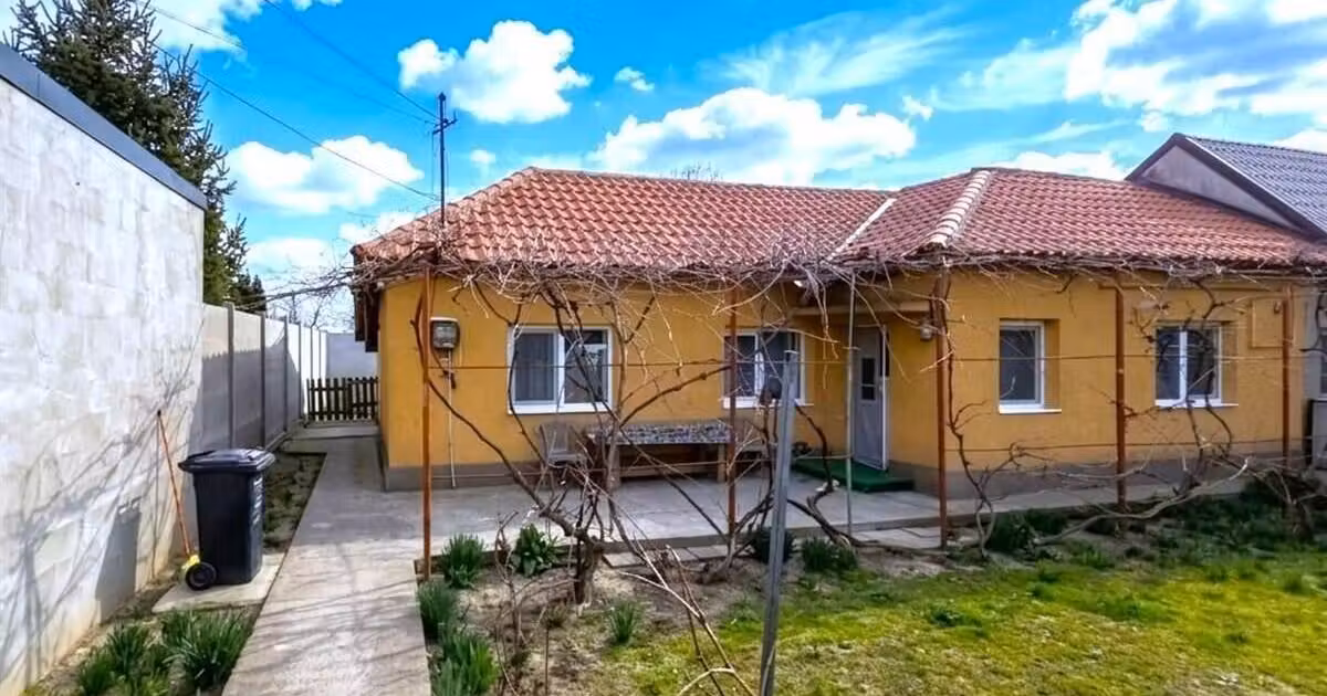 Duplex de vânzare cu 3 camere, mobilat în Cumpăna