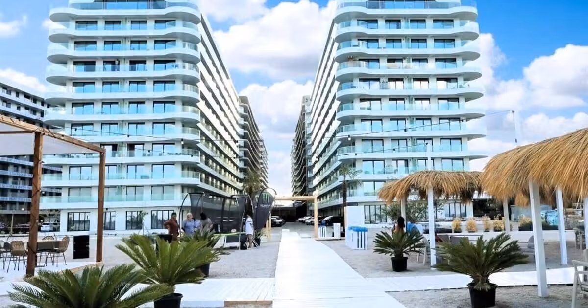 Apartament de vânzare cu 3 camere, mobilat în Năvodari