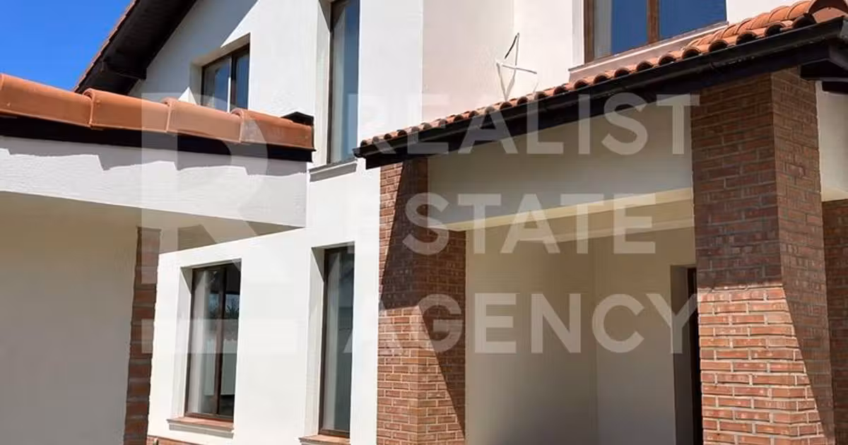 Casă individuală de vânzare cu 5 camere în Dumbrăveni