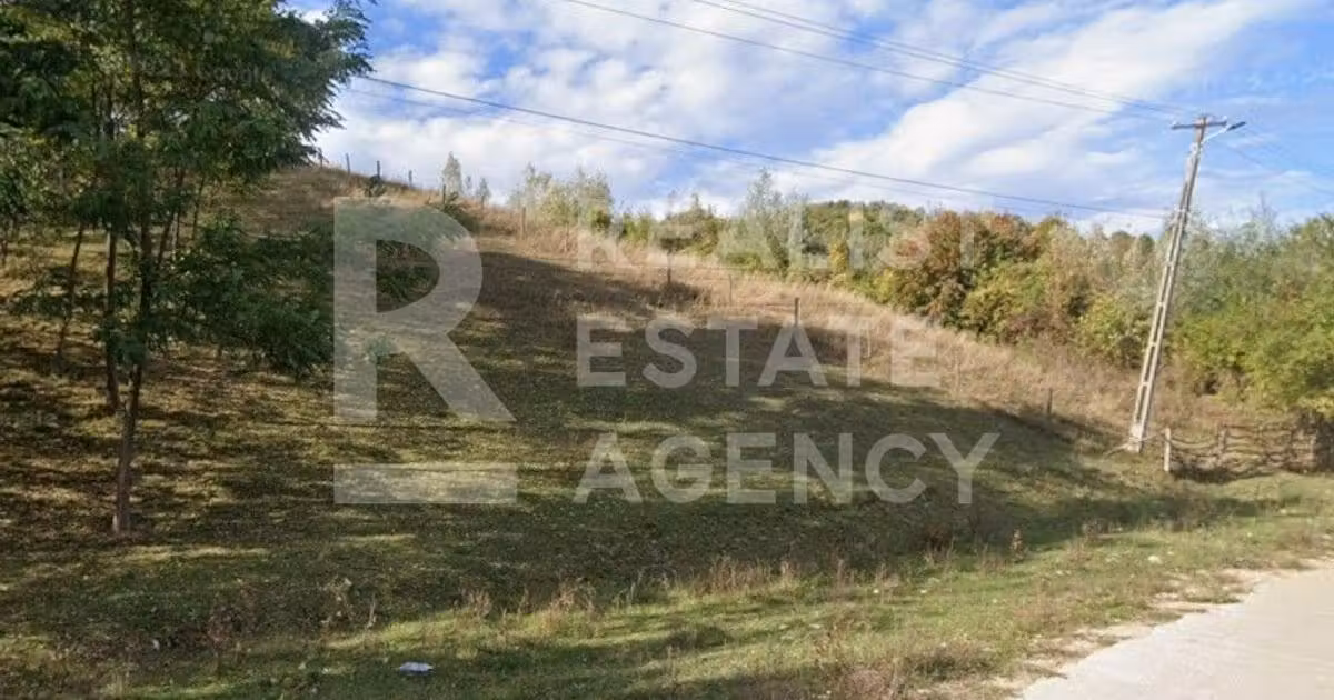 Teren intravilan de vânzare de 3247 mp, în Slănic