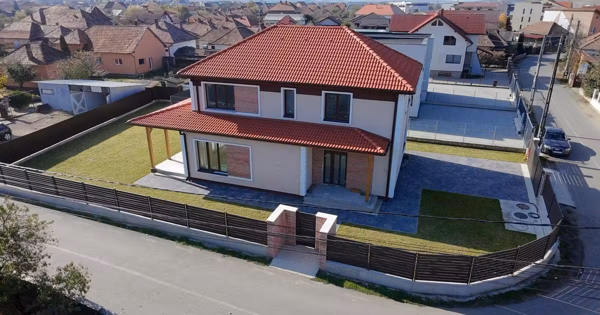 Casă individuală de vânzare cu 5 camere în Apahida