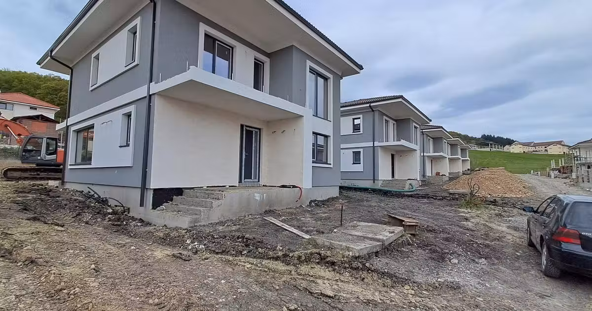 Casă individuală de vânzare cu 5 camere în Chinteni