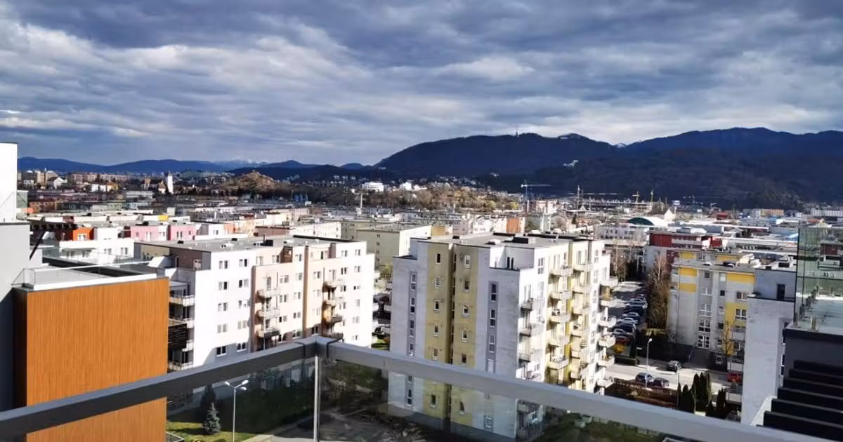 Apartament de vânzare cu 3 camere în zona Avantgarden, Brașov