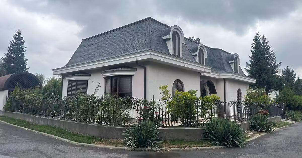 Casă individuală de vânzare cu 8 camere, mobilată în Corbeanca