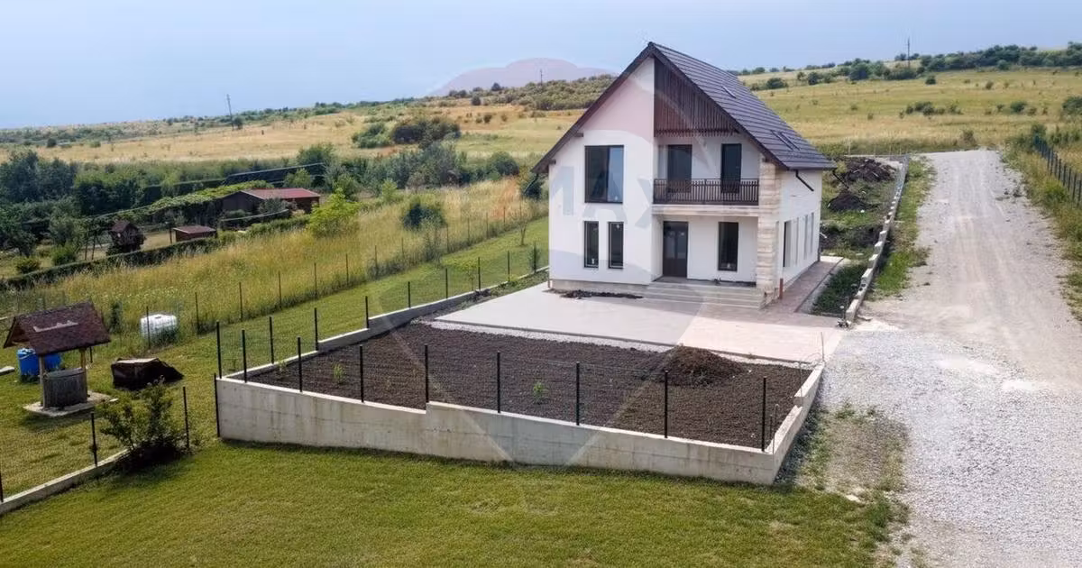 Casă individuală de vânzare cu 5 camere în Sălicea