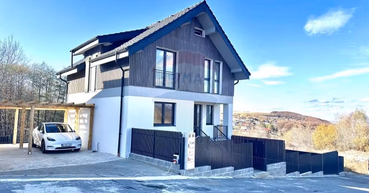 Casă individuală de vânzare cu 7 camere în Sălicea