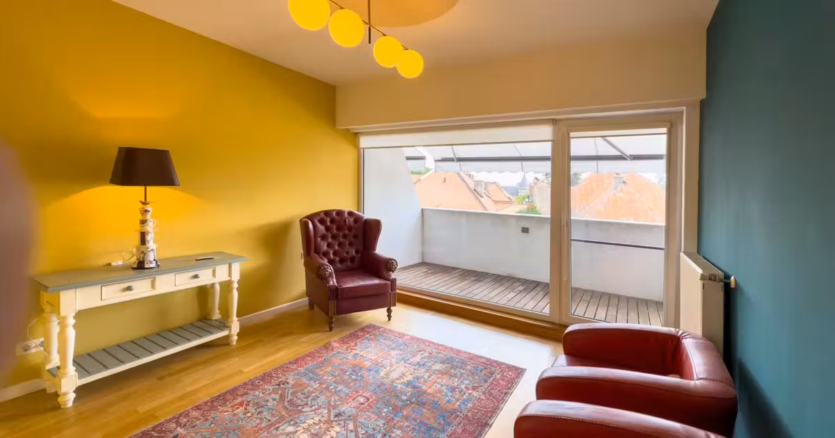 Penthouse de vânzare cu 3 camere, mobilat în zona P-ța Victoriei, Ultracentral