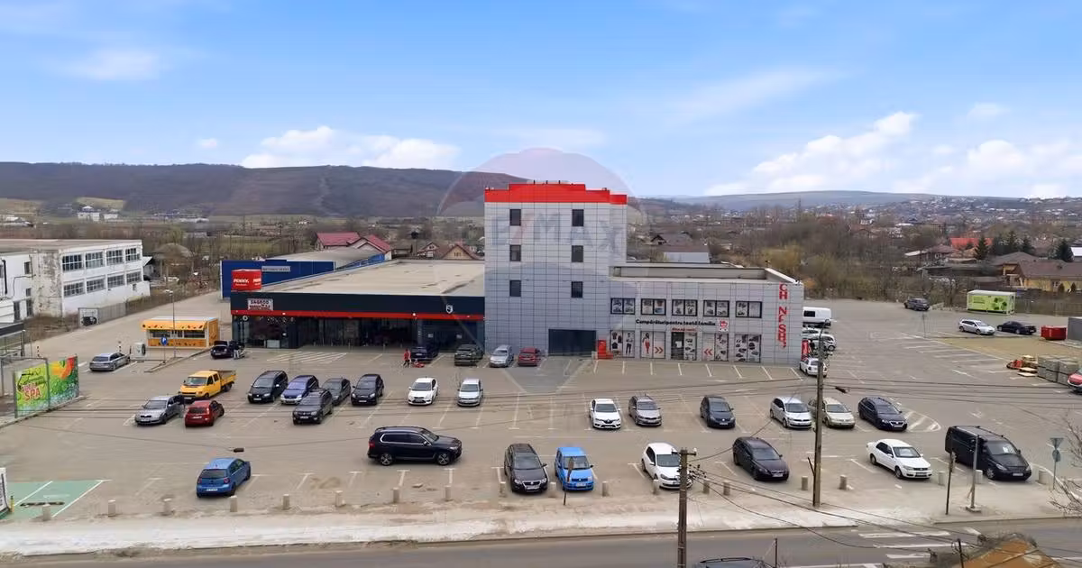Spațiu comercial · 3595 m², Est, Podu Iloaiei