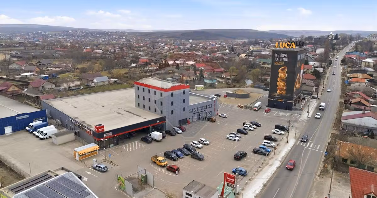 Spațiu comercial · 4075 m², Est, Podu Iloaiei