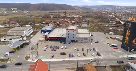 Spațiu comercial Est