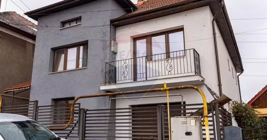 Casă Periferie