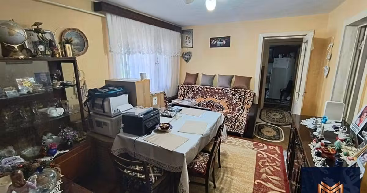 Apartament de vânzare cu 3 camere în zona Central, Botoșani