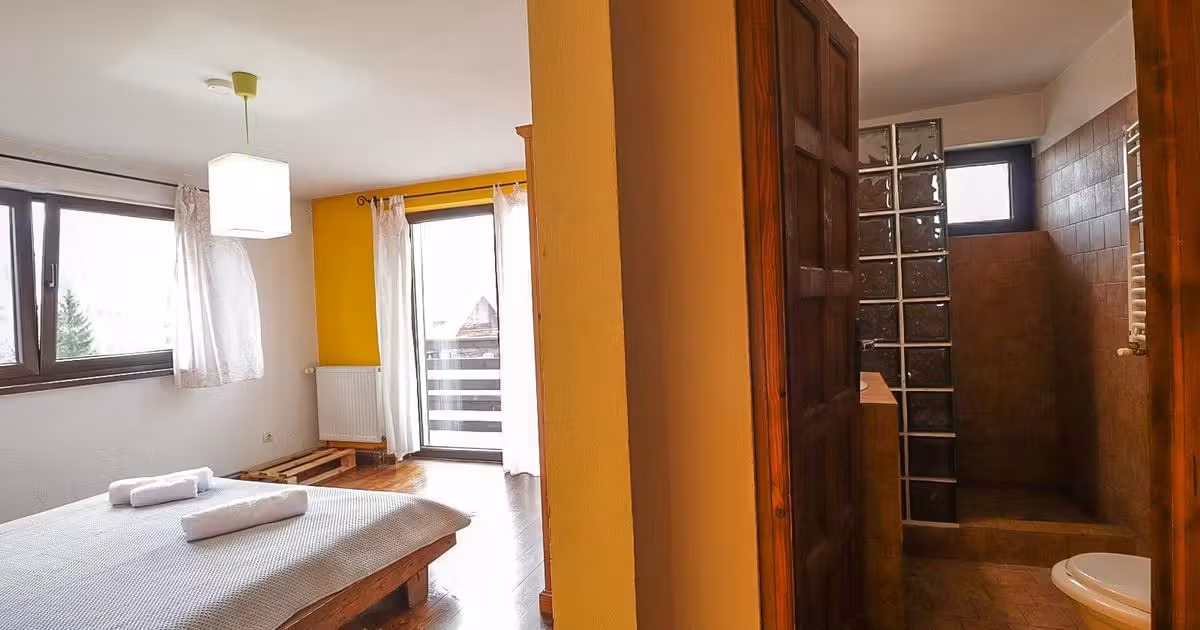 Casă individuală de vânzare cu 8 camere în Bușteni