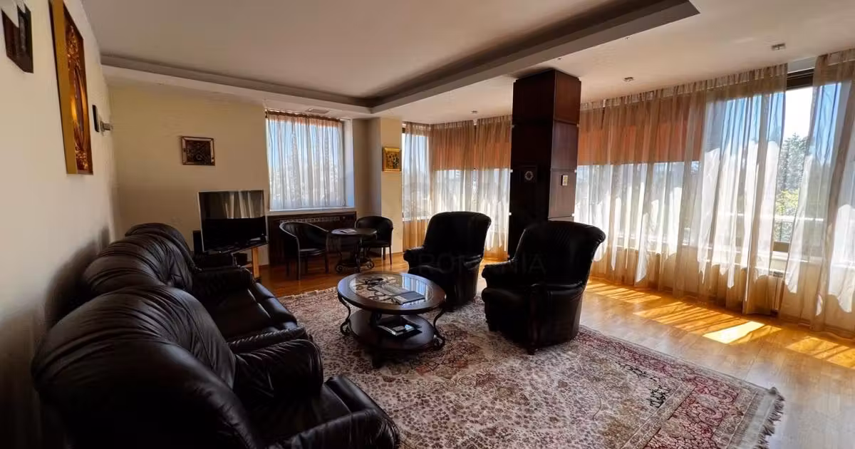 Apartament de vânzare cu 3 camere, mobilat în zona Primăverii, Sector 1