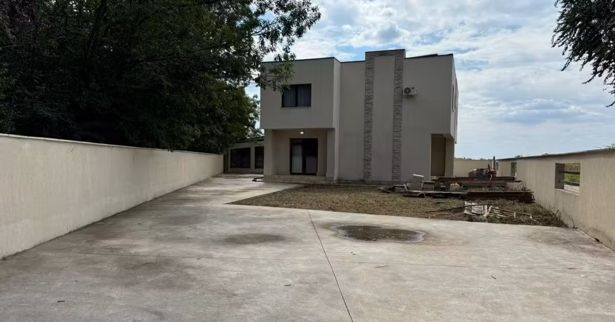 Casă individuală de vânzare cu 8 camere în Snagov