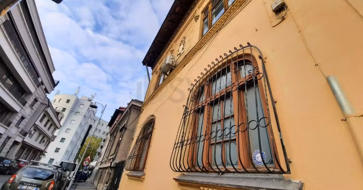 Casă individuală de vânzare cu 10 camere în zona P-ța Victoriei, Ultracentral