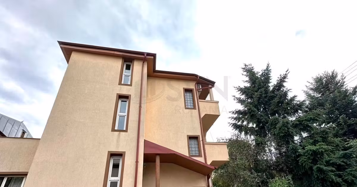 Casă individuală de vânzare cu 7 camere în zona Vatra Luminoasă, Sector 2