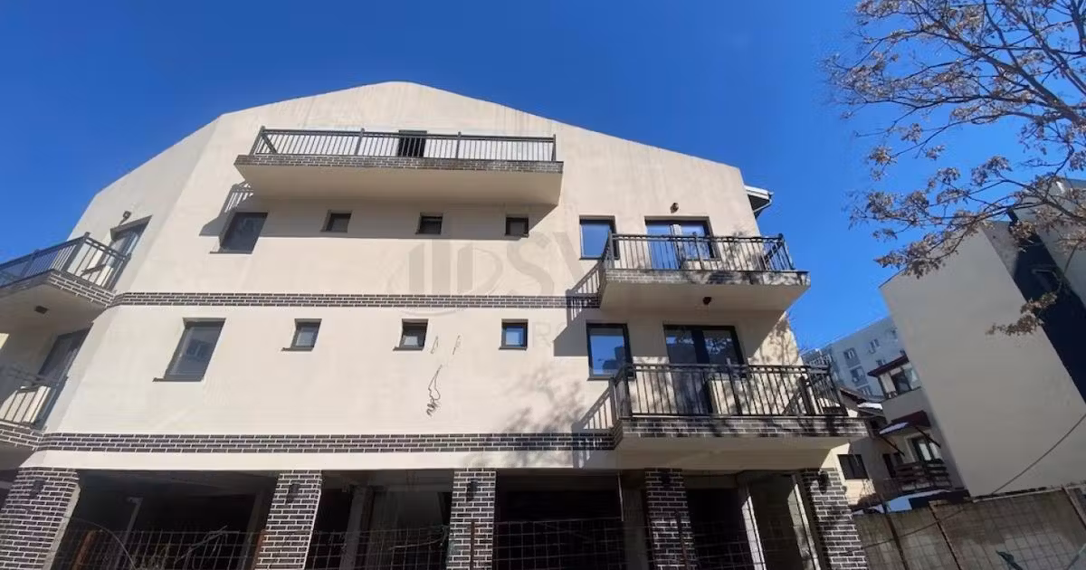 Casă individuală de vânzare cu 11 camere în zona Vitan, Sector 3