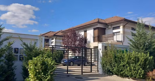 Casă Tunari