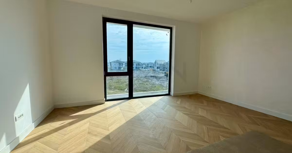 Casă individuală de vânzare cu 7 camere în Tunari