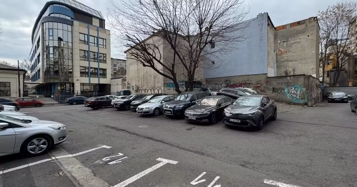 Teren Construcții intravilan de vânzare de 387 mp, în zona P-ța Romană, Ultracentral