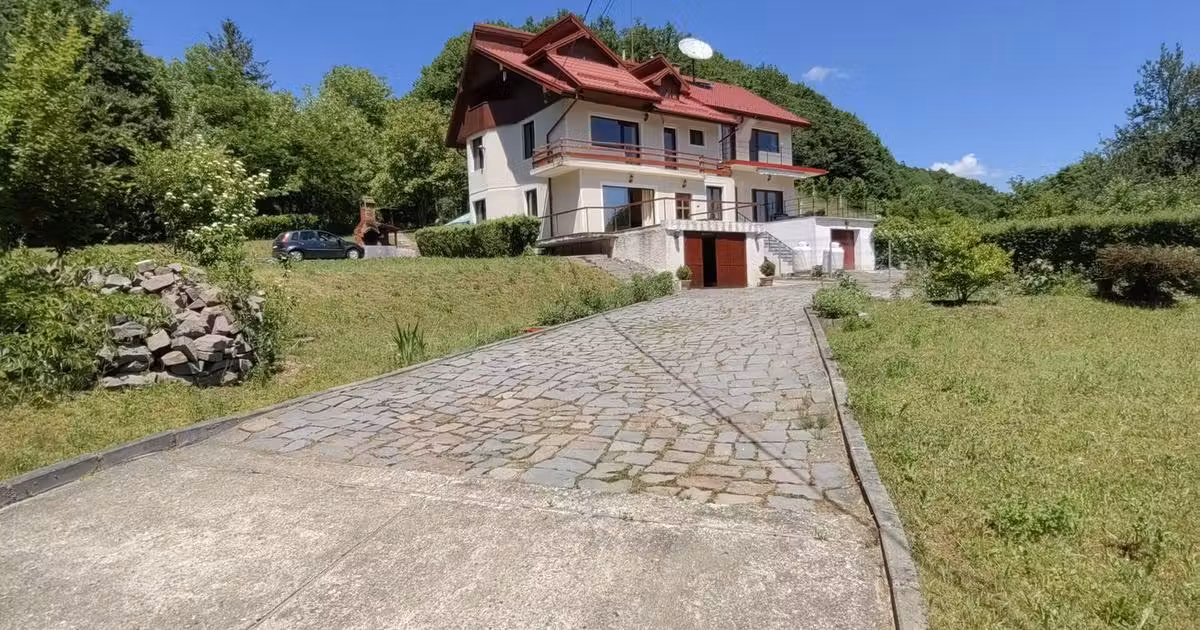 Casă individuală de vânzare cu 4 camere, mobilată în Vâlcele