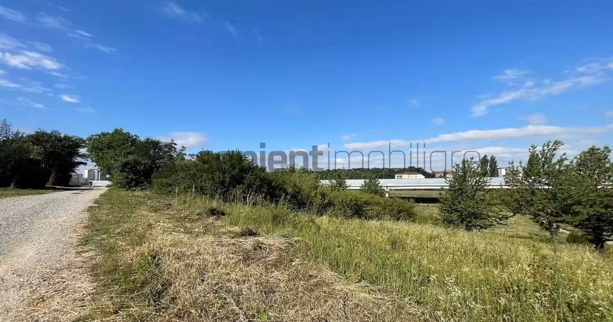 Teren Construcții intravilan de vânzare de 1384 mp, în Sânmartin