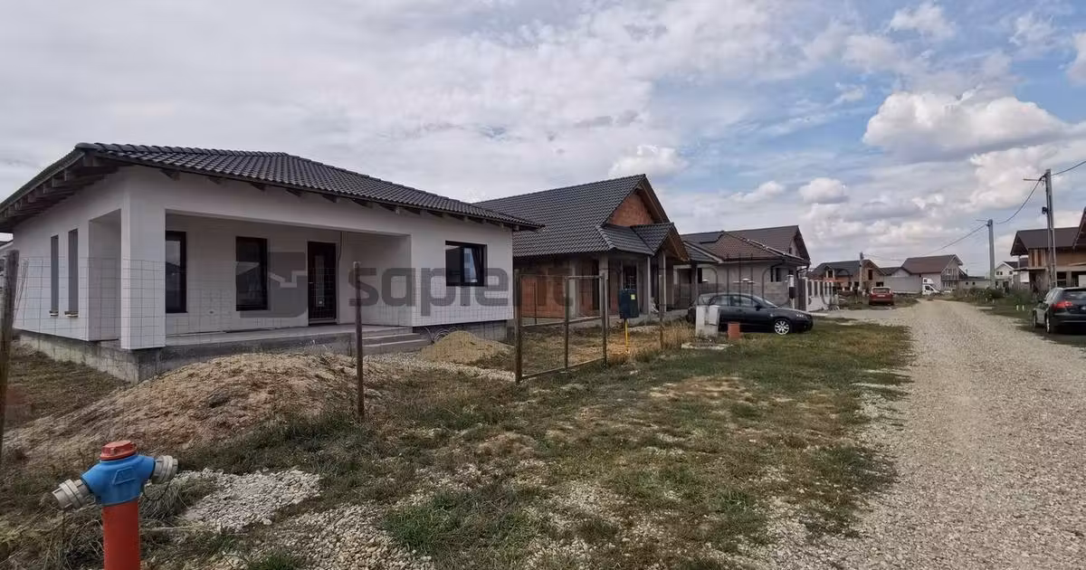 Casă individuală de vânzare cu 4 camere în Cihei