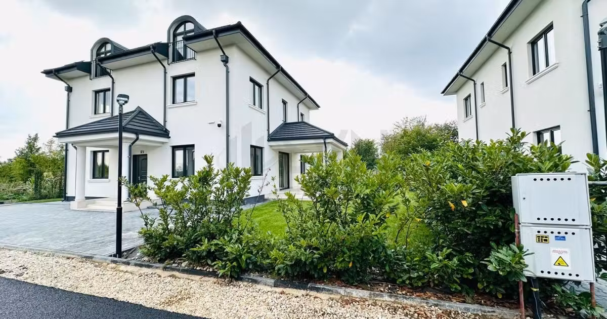 Casă individuală de vânzare cu 9 camere în Corbeanca