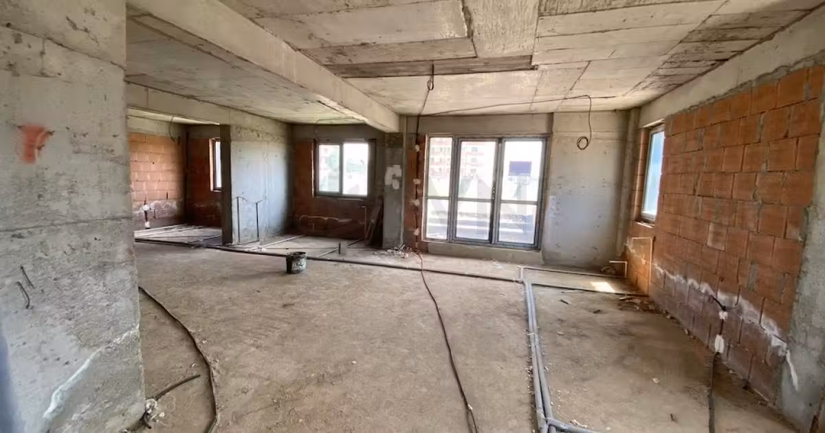 Spațiu comercial de vânzare de 156 mp, în Roșu