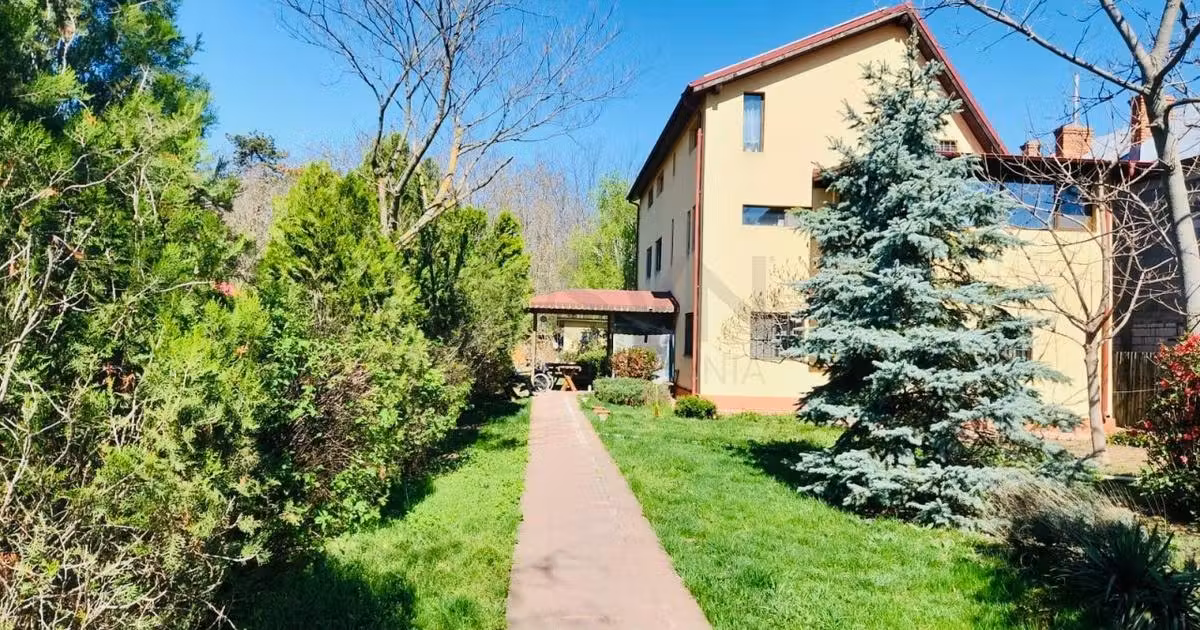 Casă individuală de vânzare cu 9 camere în Buftea