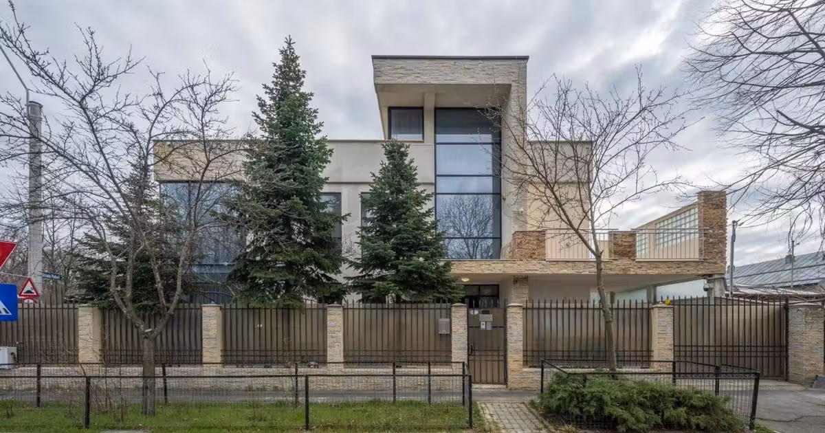 Casă individuală de vânzare cu 4 camere în zona Băneasa, Sector 1
