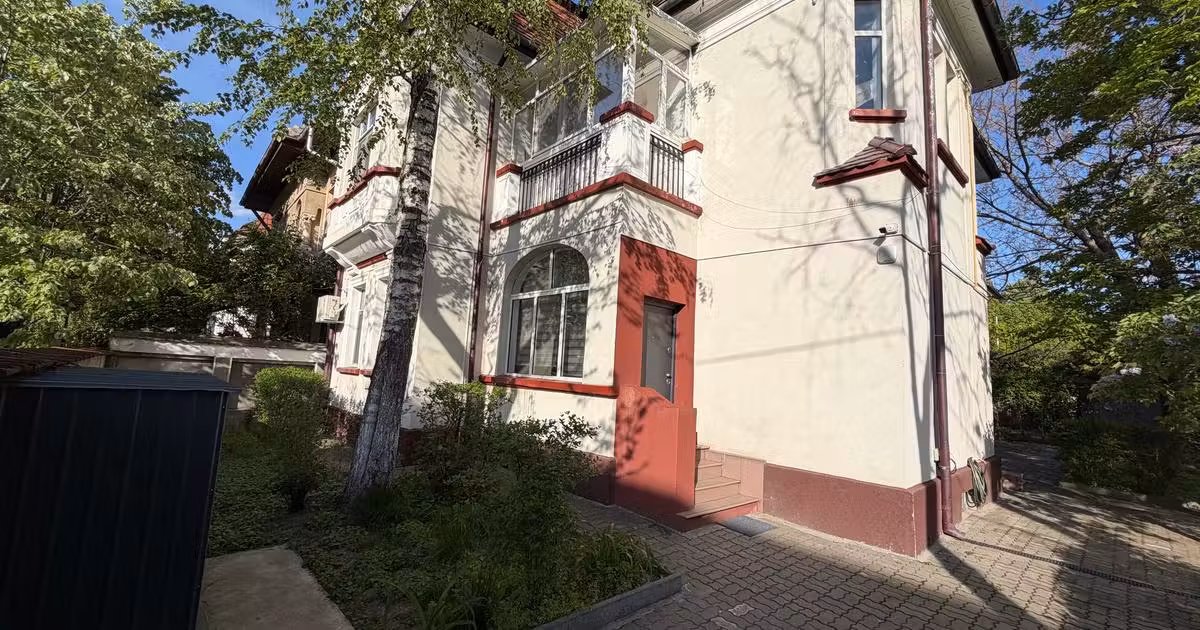 Casă de vânzare cu 8 camere în zona Cotroceni, Sector 5
